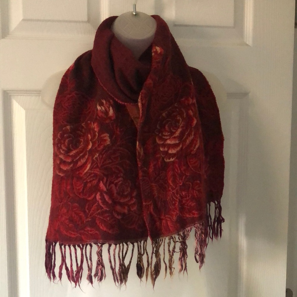 Merona Beautiful Rose Design Shawl/Scarf Soft Cozy